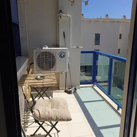 Apartment 1bed & Sofabed-seaside Apt-quiet Location-parking